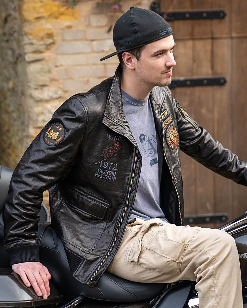 Men's Fashionable Embroidery Leather Jacket